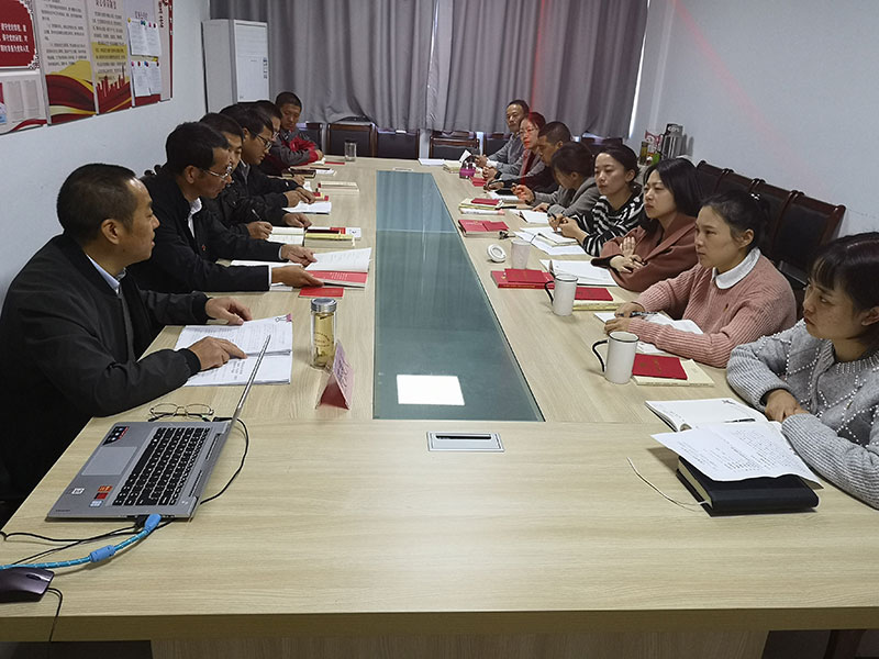 屯溪城建投公司黨支部開展“不忘初心、牢記使命”主題教育“舉旗幟·送理論”宣講活動