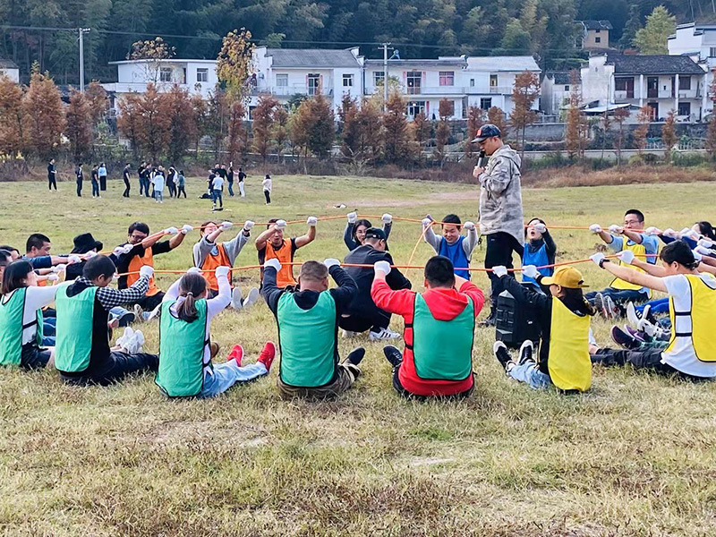 不忘初心、繼續(xù)前行、同心同行、勇攀高峰——屯溪城建投公司開(kāi)展“不忘初心、牢記使命”主題教育素質(zhì)拓展訓(xùn)練