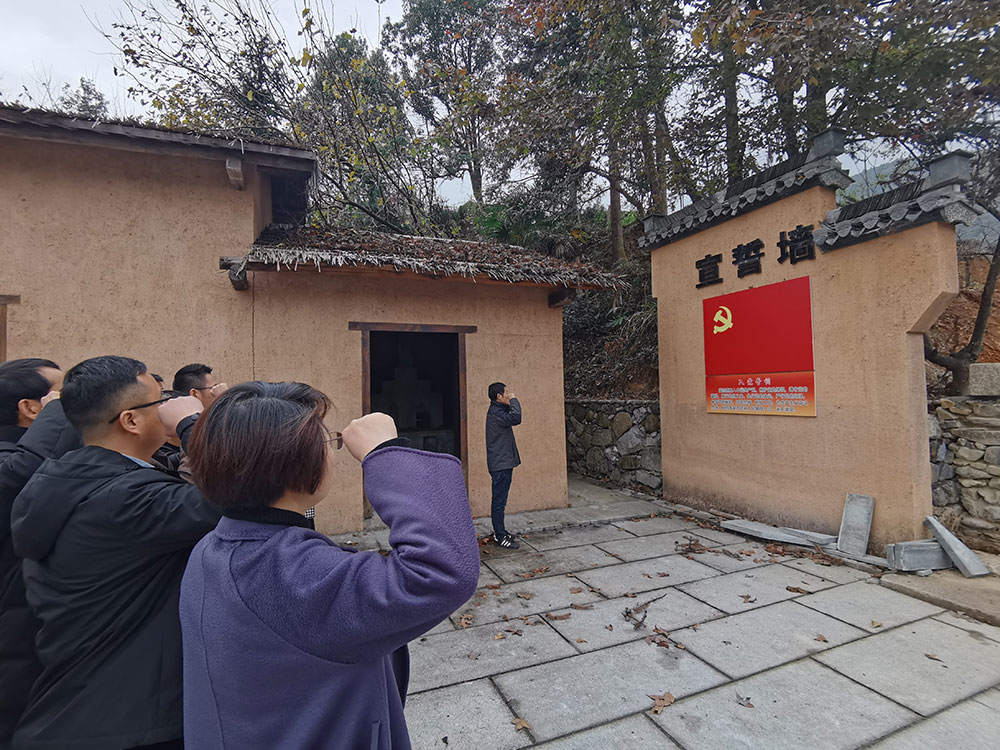 屯溪城建投公司黨支部開展“走進(jìn)紅色記憶、傳承初心使命”主題黨日活動