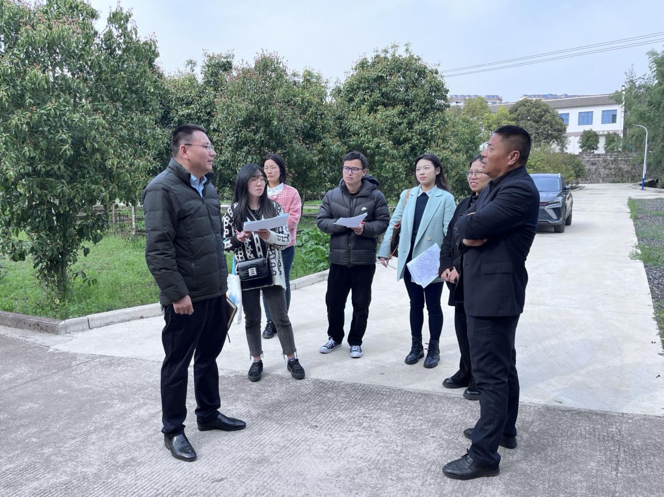 深入鳳霞走訪調(diào)研，助推基金小村項目