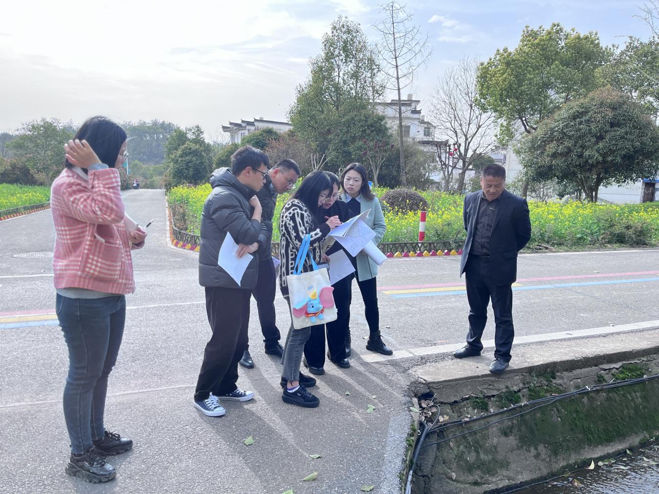 深入鳳霞走訪調(diào)研，助推基金小村項目