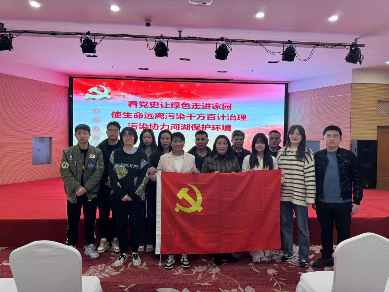 踐行綠色發(fā)展，傳承護(hù)水精神——屯溪區(qū)國(guó)投集團(tuán)黨委組織觀看生態(tài)主題電影《瀏陽(yáng)河上》